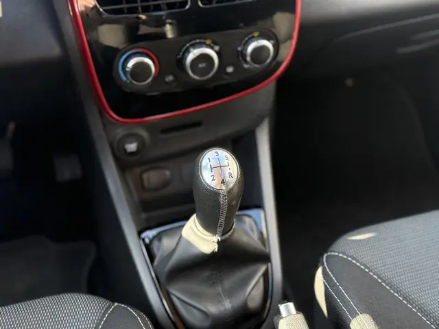 Renault Clio 0.9 TCe Expression 2016 Benzine 24