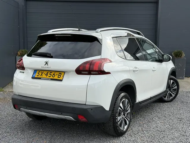 Peugeot 2008 1.2 PureTech Allure 2018 Benzine 4
