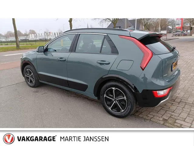Kia Niro 1.6 GDi Hybrid DynamicLine 2023 Hybride Benzine 6
