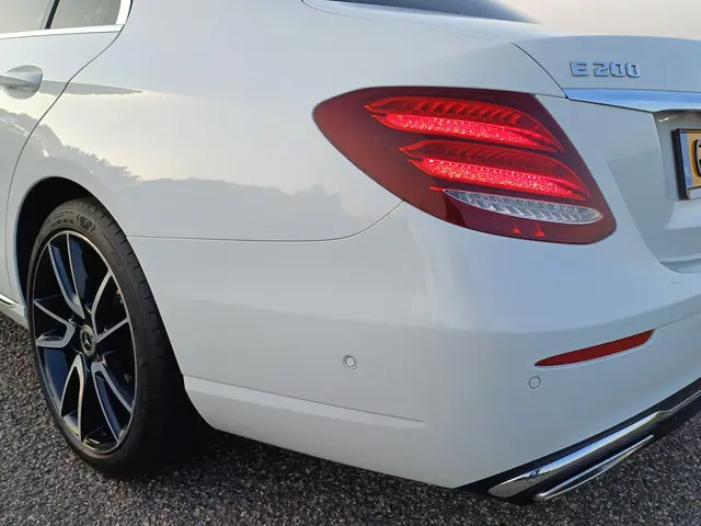 Mercedes-Benz E-Klasse 200 Premium 2017 Benzine 16