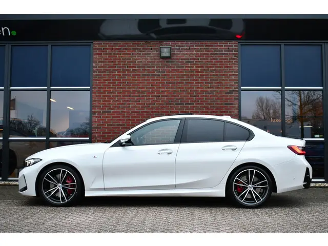 BMW 3 Serie 330d M-Sport Pro 2023 Diesel 56