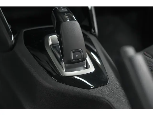 Peugeot 2008 PureTech 130 EAT8 Active 2021 Benzine 39