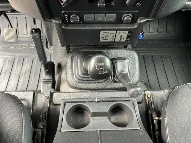 Land Rover Defender 2.2 D HT 110" SE 2015 Diesel 16