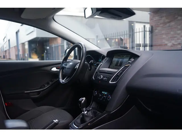 Ford Focus Wagon 1.0 EcoBoost Titanium 2016 Benzine 29