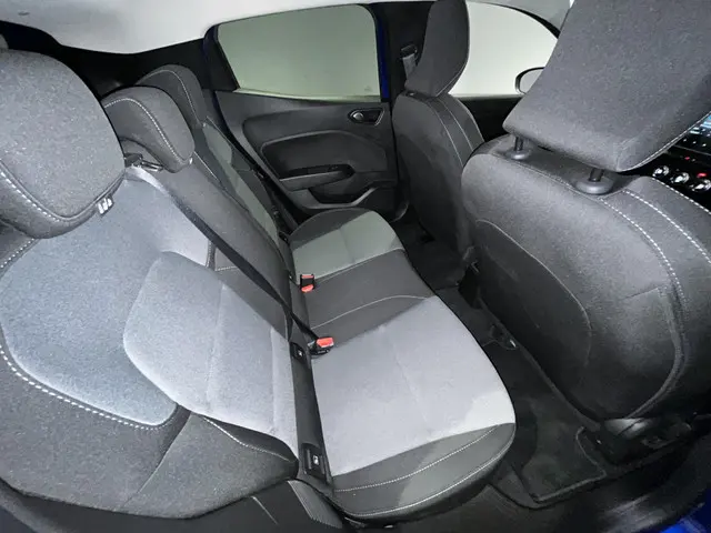 Mitsubishi Colt 1.6 Hybrid Intense 2024 Hybride Benzine 8