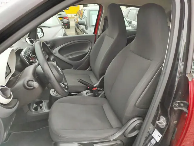 Smart Forfour 1.0 Pure/CRUISCONTROL/NAP 2015 Benzine 17