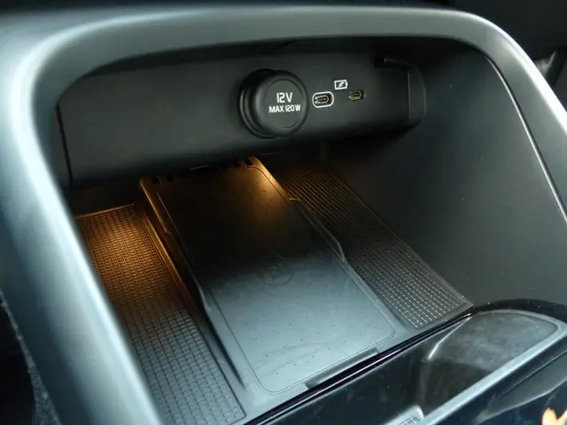 Volvo XC40 B4 Plus Dark 2025 Benzine 18