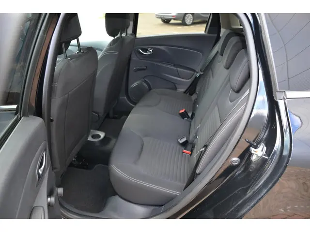 Renault Clio Estate 0.9 TCe Limited 2017 Benzine 18