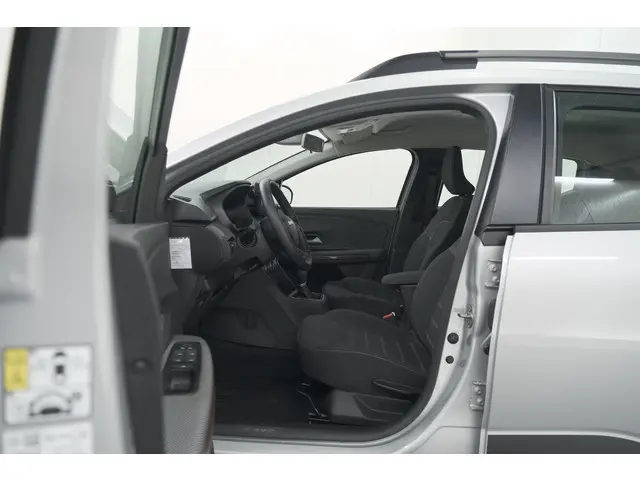 Dacia Sandero Stepway TCe 90 Expression 2023 Benzine 31