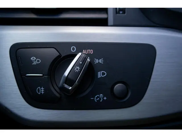 Audi A4 Avant 45 TFSI quattro edition one 2020 Benzine 26