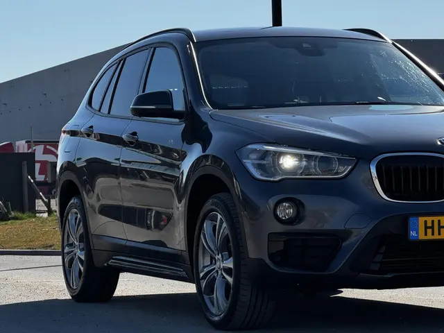 BMW X1 sDrive20i Executive 2018 Benzine 24