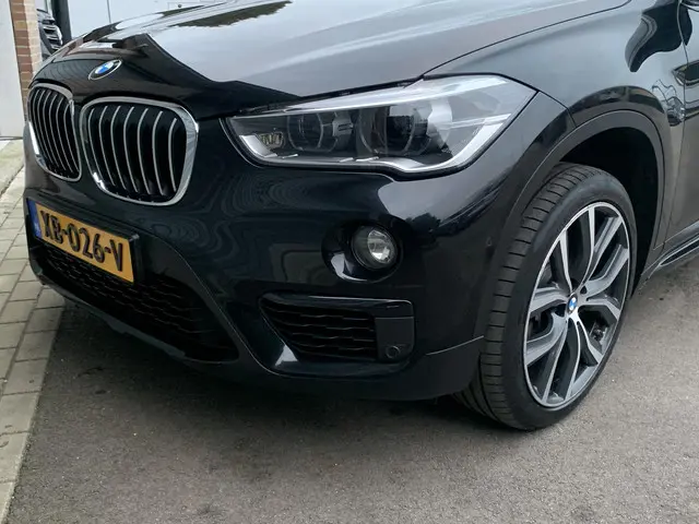 BMW X1 sDrive20i Orange Edition II 2018 Benzine 18