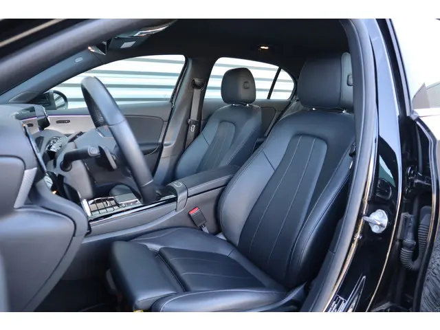 Mercedes-Benz A-Klasse 250 e Luxury 2021 Hybride Benzine 6