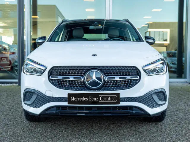 Mercedes-Benz GLA 250 e 2021 Hybride Benzine 4
