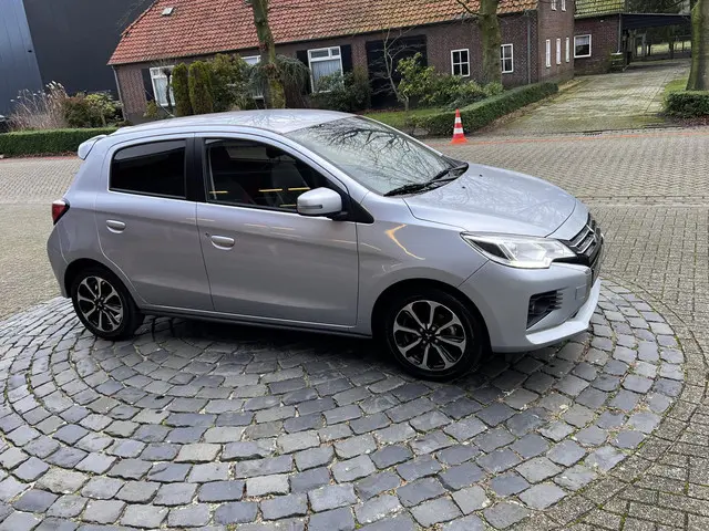Mitsubishi Space Star 1.2 Instyle 2023 Benzine 33