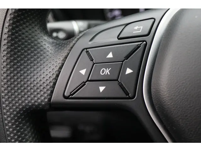 Mercedes-Benz A-Klasse 180 Economy 2015 Benzine 29