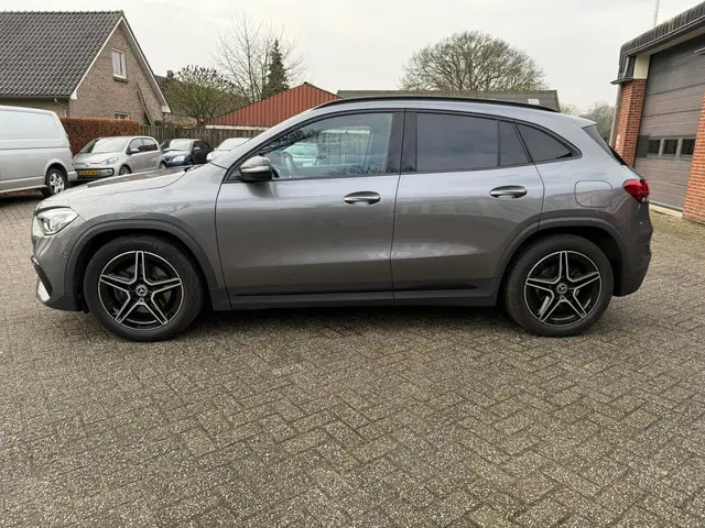Mercedes-Benz GLA 200 Business Solution AMG 2020 Benzine 10