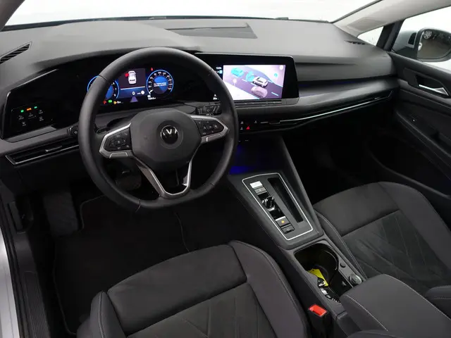 Volkswagen Golf 1.5 eTSI R Line Aut- 2020 Hybride Benzine 2