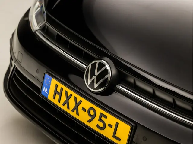 Volkswagen Polo 1.0 TSI Sportline 2023 Benzine 32
