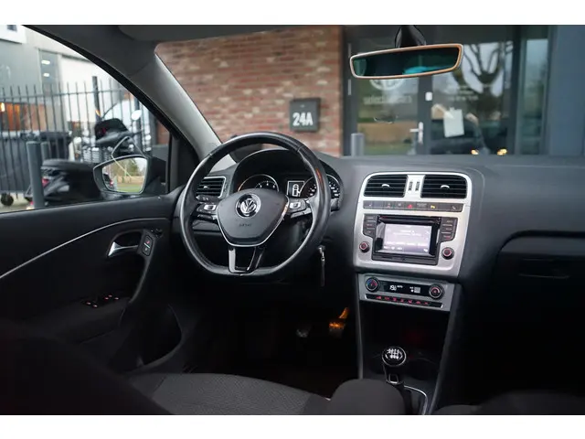 Volkswagen Polo 1.2 TSI First Edition 2014 Benzine 12