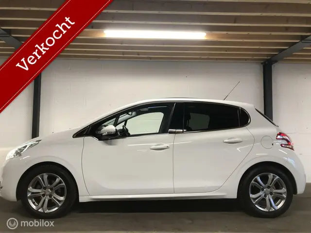 Peugeot 208 1.2 PureTech Blue Lease Premium 2015 Benzine 2