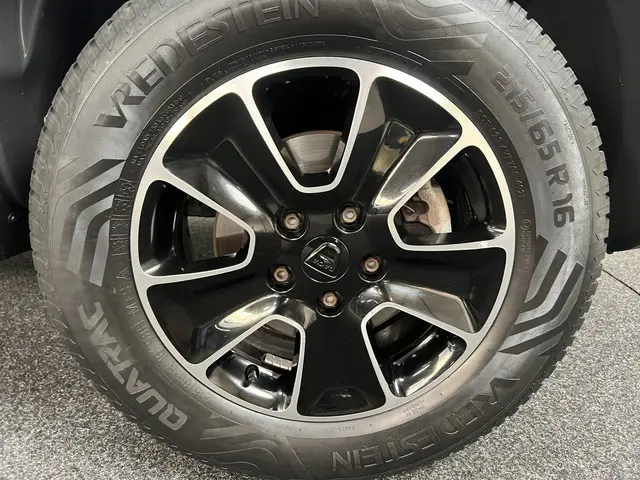Dacia Duster 1.2 TCe 4x2 Blackshadow 2017 Benzine 28