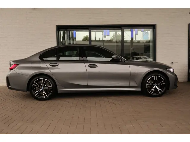 BMW 3 Serie Sedan 330e 2023 Hybride Benzine 5