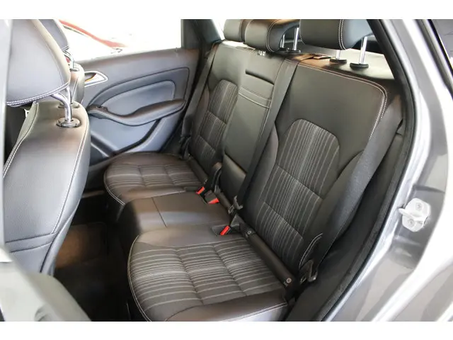 Mercedes-Benz B-Klasse 220 4Matic Ambition 2015 Benzine 6