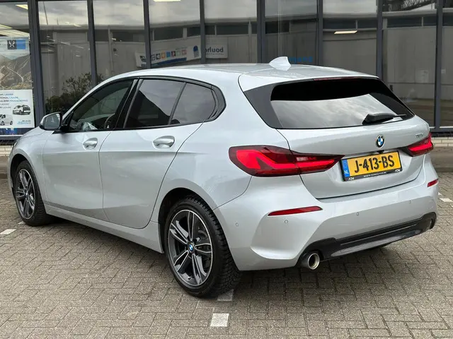 BMW 1 Serie 118i Executive Edition 2020 Benzine 2