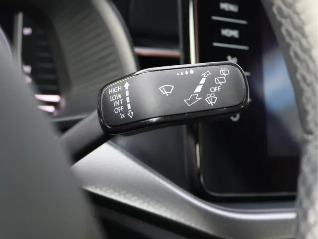 Škoda Kamiq 1.5 TSI ACT Business Edition 2020 Benzine 32