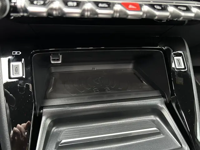 Peugeot 2008 1.2 Hybrid 145 PK GT 2025 Hybride Benzine 14