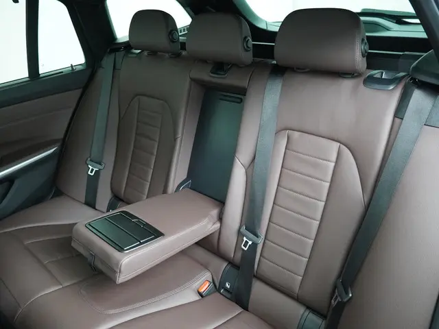 BMW 3 Serie Touring 320e 2024 Hybride Benzine 14