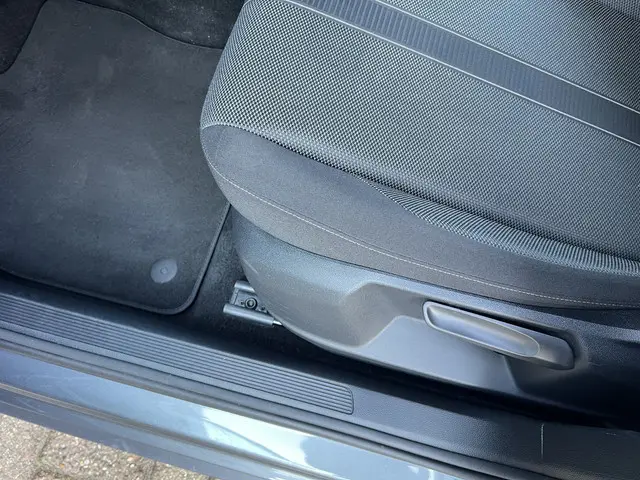 Volkswagen T-Roc 1.5 TSI Life Business 2024 Benzine 11