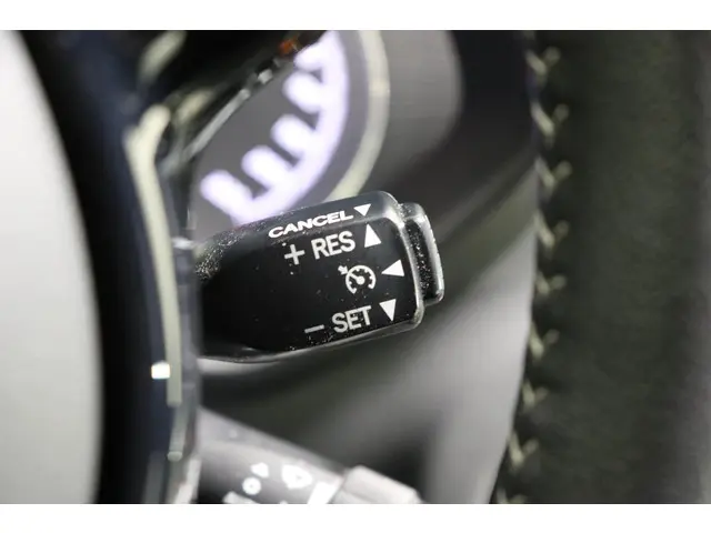 Toyota Yaris 1.5 Hybrid Bi-Tone, 2018 Hybride Benzine 29
