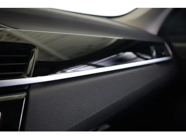 BMW X1 sDrive18i High Executive 2019 Benzine 17