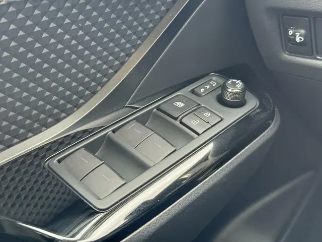 Toyota C-HR 1.8 Hybrid Dynamic 2023 Hybride Benzine 27