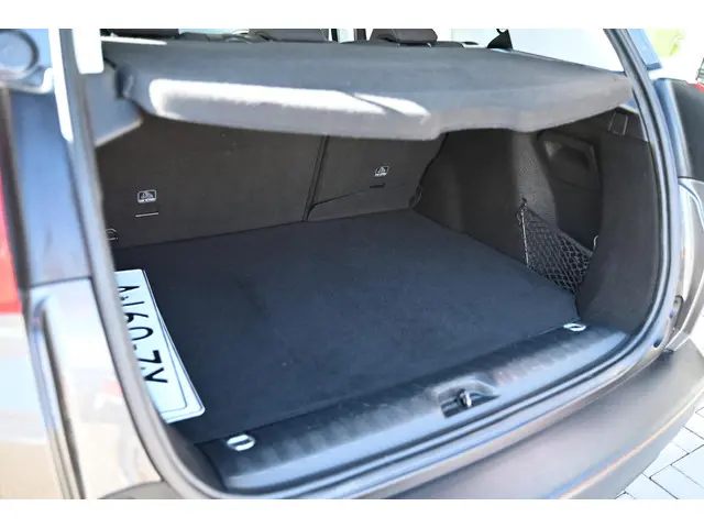 Peugeot 2008 1.2 PureTech Signature 2019 Benzine 8