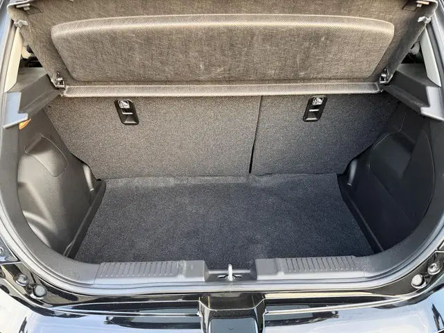 Suzuki Swift 1.2 Style Smart Hybrid 2025 Benzine 6