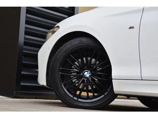 BMW 1 Serie 118i Executive 2018 Benzine 30