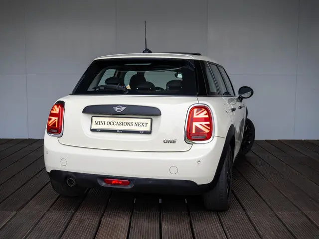 MINI 5-Deurs One 2019 Benzine 2