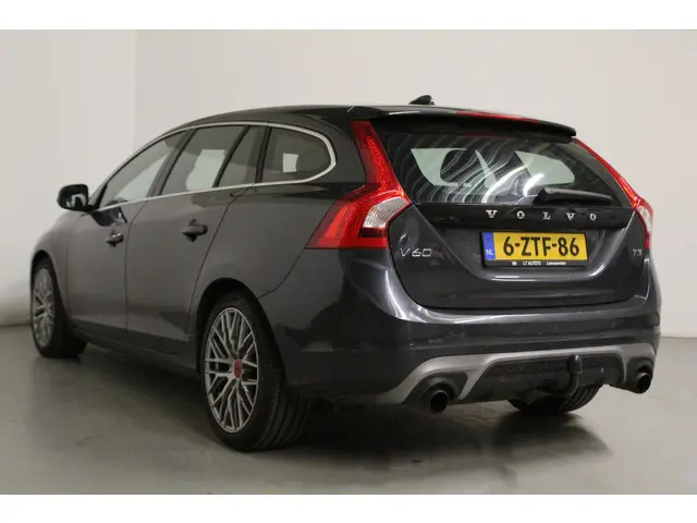 Volvo V60 1.6 T3 R-Design 2015 Benzine 5