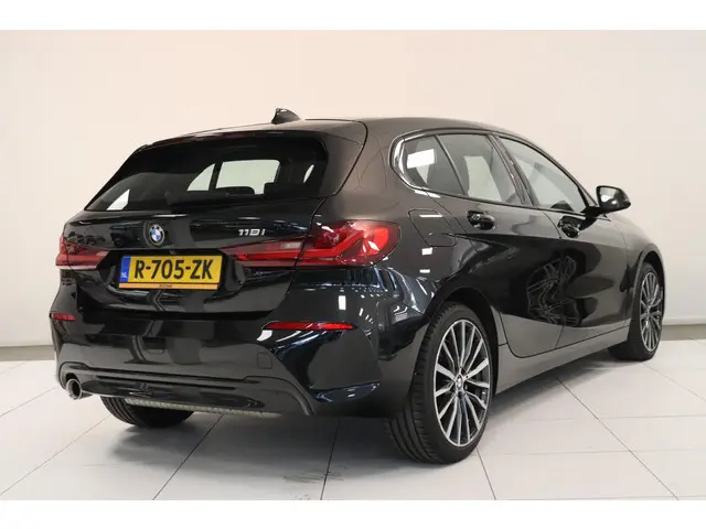 BMW 1 Serie 118i Business Edition Plus 2022 Benzine 2