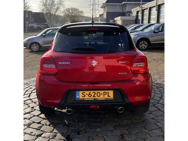 Suzuki Swift 1.2 SportLine Smart Hybrid 2023 Benzine 25