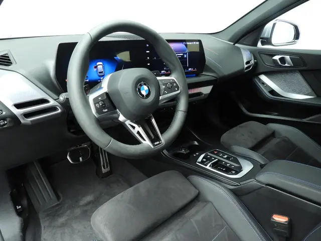 BMW 1 Serie 5-deurs 120 2025 Benzine 6