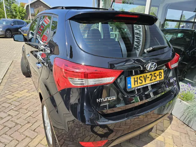 Hyundai ix20 1.6i Go! automaat,panorama,camera 2013 Benzine 7