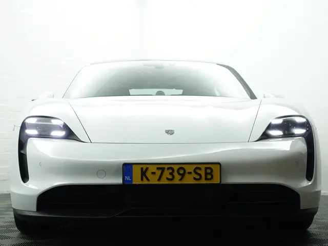 Porsche Taycan Performance 84 kWh- 2021 Elektrisch 36