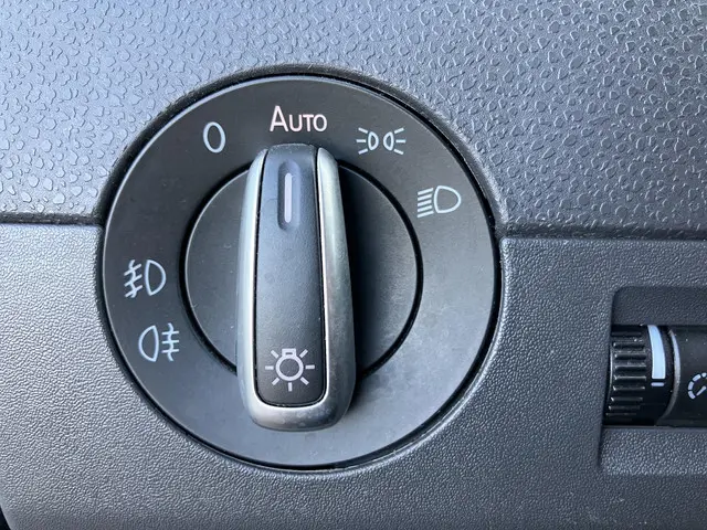 Volkswagen Transporter 2.0 TDI L2H1 DC 2015 Diesel 34