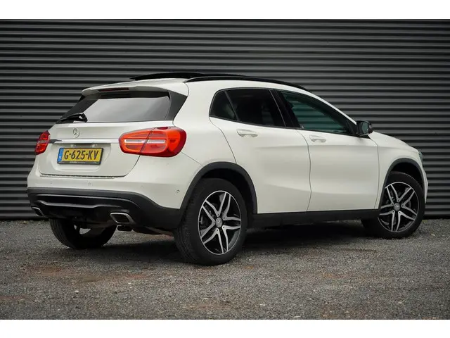 Mercedes-Benz GLA 250 4Matic 2015 Benzine 4