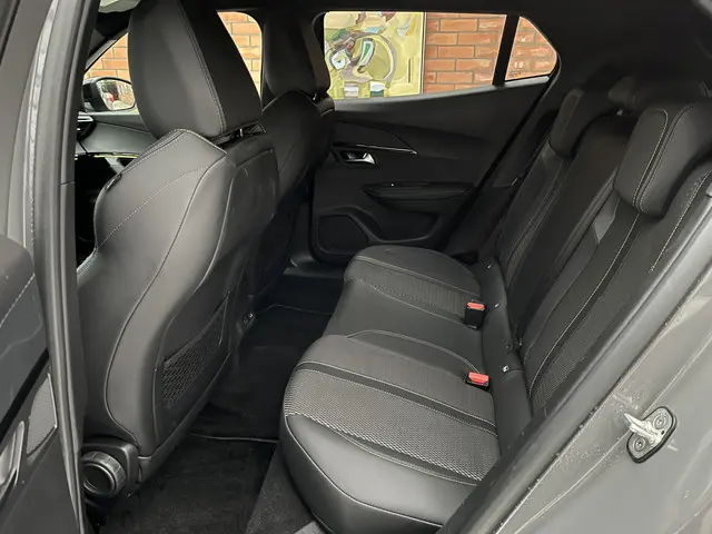 Peugeot e-2008 EV GT 54 kWh Automaat 2024 Elektrisch 9