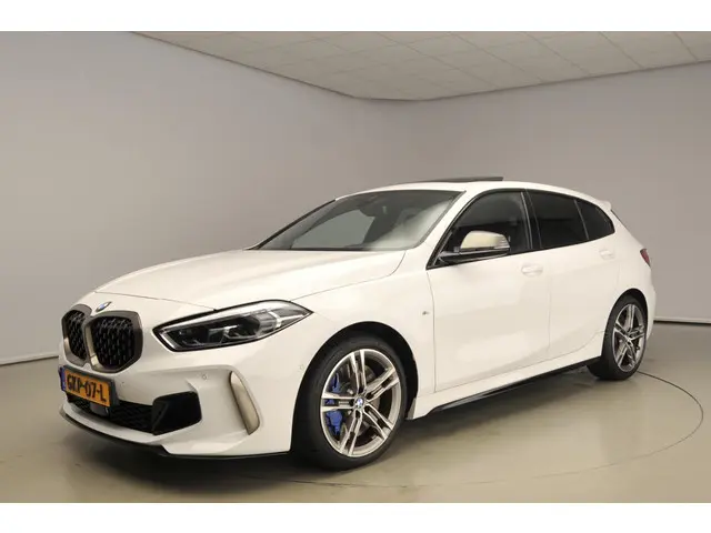 BMW 1 Serie 5-deurs M135i xDrive 2024 Benzine 40